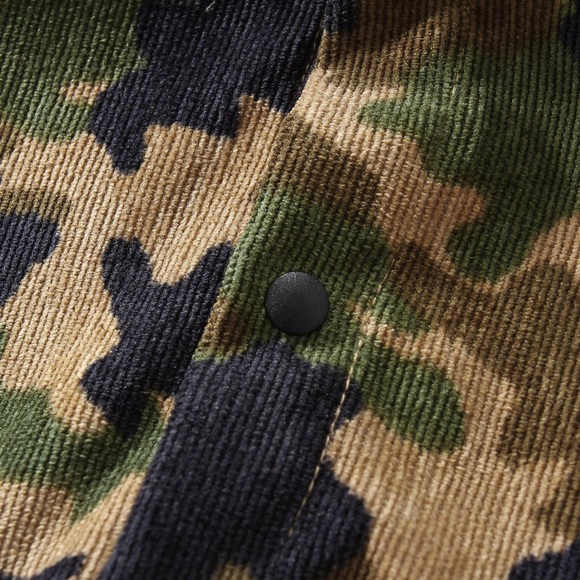 Baby Camouflage Long Sleeve Bodysuit. Size: 6-9 M Color: Camo - Picture 4 of 7